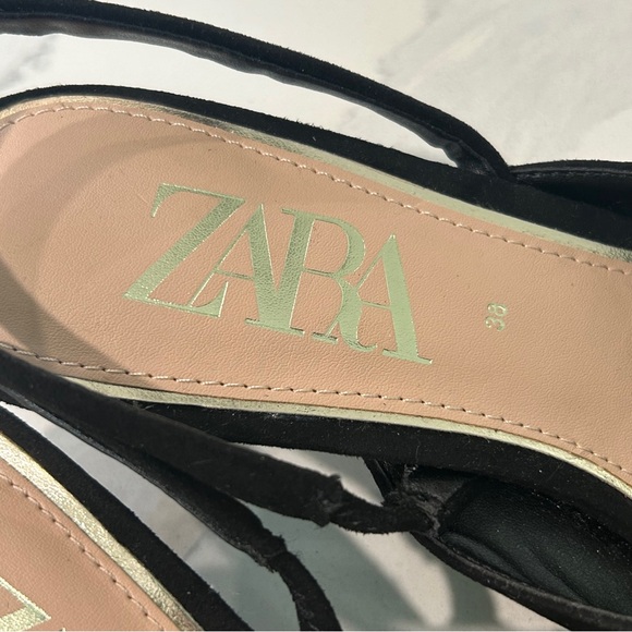 NWOT Zara Black Suede Pointy Toe Slingback Kitten Heels With Gold Chain - Picture 9 of 13